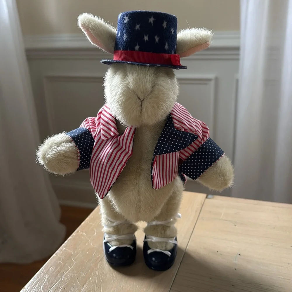 Muffy Vanderbear and Hoppy Vanderhare Collection - Picture 9 of 15